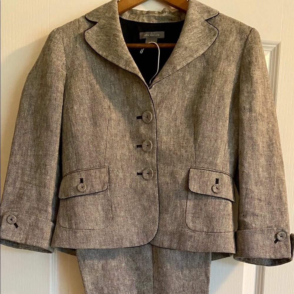 Ann Taylor Black/White Blended Linen Capri Suit